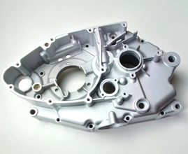 [11200-GN-125] CUBIERTA CARTER IZQUIERDO SUZUKI GN 125